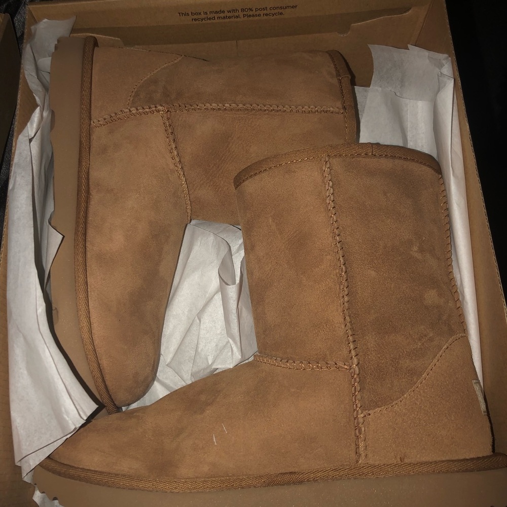BRAND NEW Authentic UGGs size 5